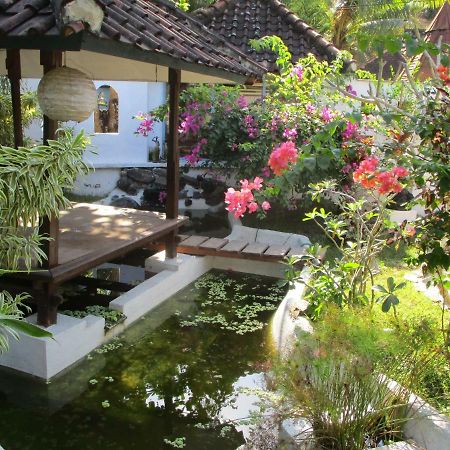 La Casa Homestay Senggigi Exterior photo