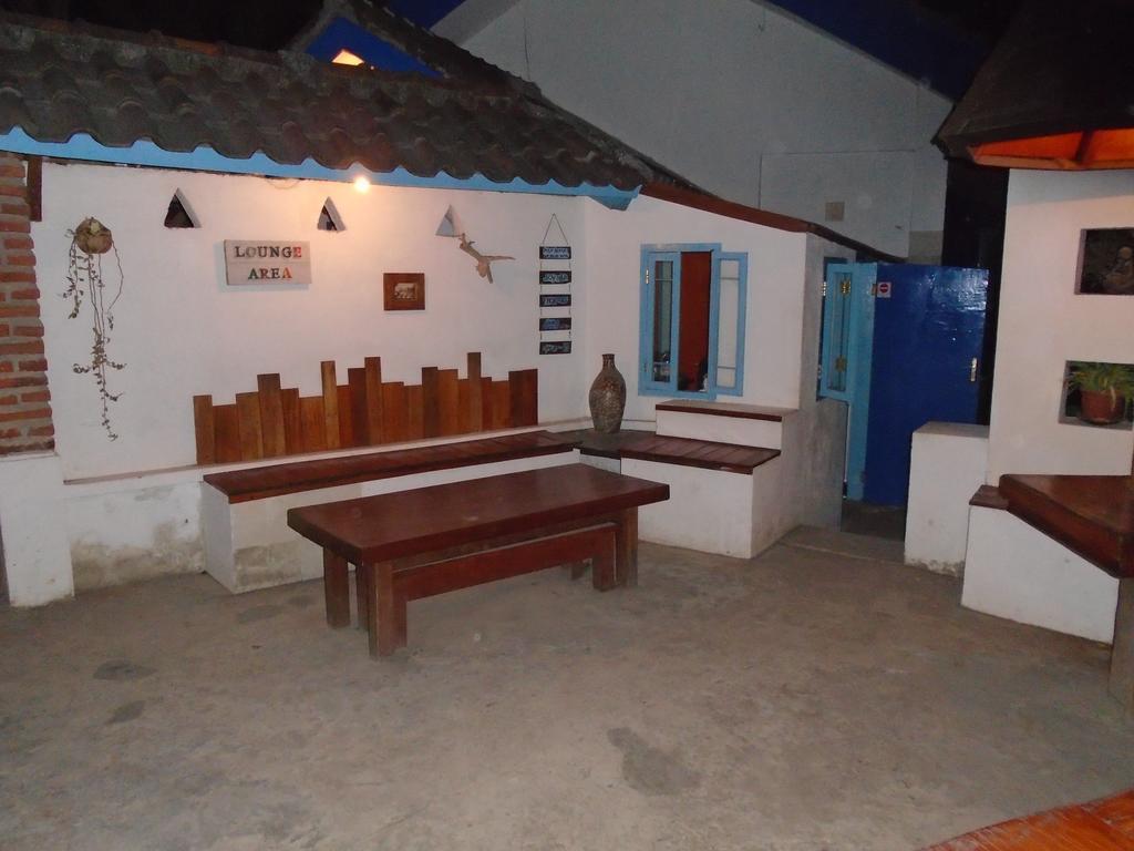 La Casa Homestay Senggigi Exterior photo