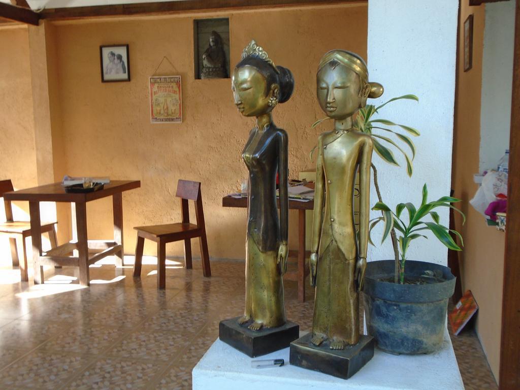 La Casa Homestay Senggigi Exterior photo