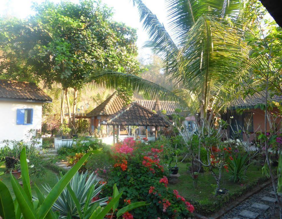 La Casa Homestay Senggigi Exterior photo