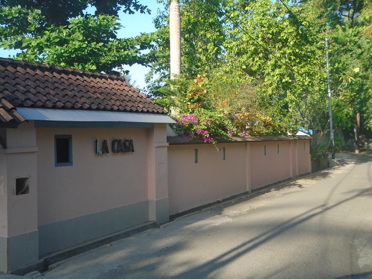 La Casa Homestay Senggigi Exterior photo