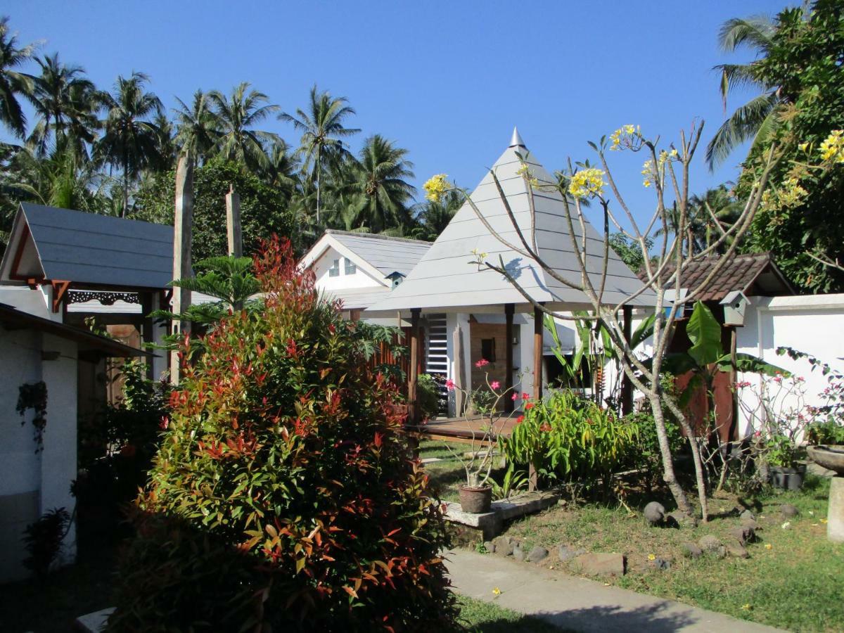 La Casa Homestay Senggigi Exterior photo