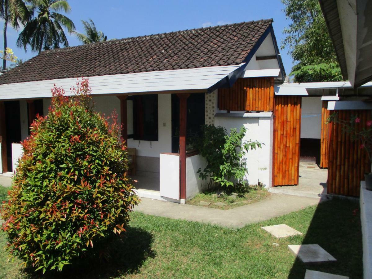 La Casa Homestay Senggigi Exterior photo